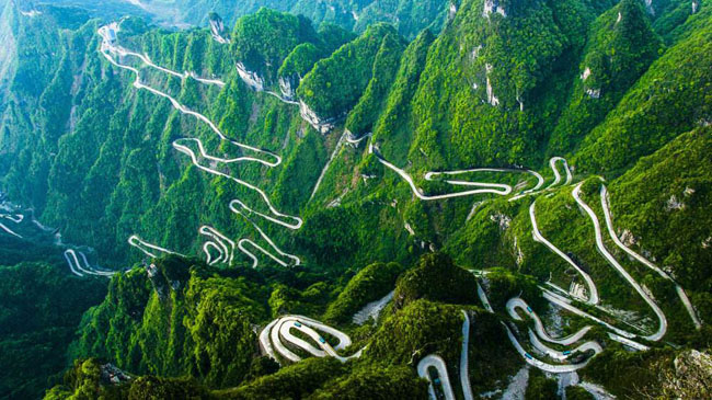中国风景最美的10条自驾游公路六,天门山盘山公路