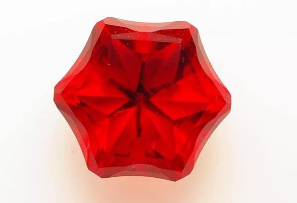 世界十大稀有宝石排行榜2、红色绿柱石
