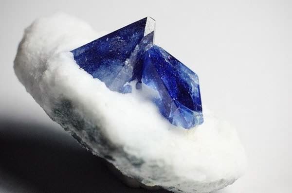 世界十大稀有宝石排行榜6、蓝锥矿