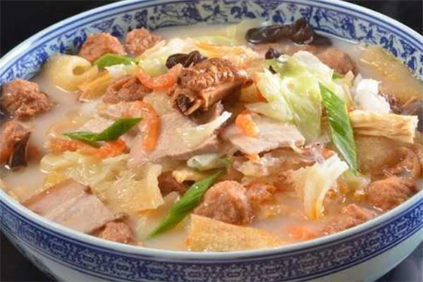 1.大燴菜2.燉排骨3.小酥肉4.炸豆腐5.肉丸子6.腐乳肉7.燉雞塊8.