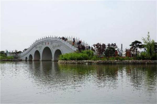 大唐西市2.回民街3.明宮遺址公園4.大秦溫泉養成園5.昆明池遺址公園1.