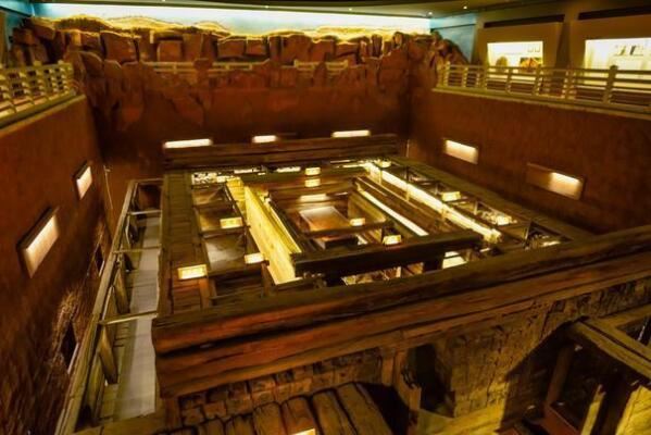 长沙这个首批国家历史文化名城,在内部保留有岳麓书院,马王堆汉墓