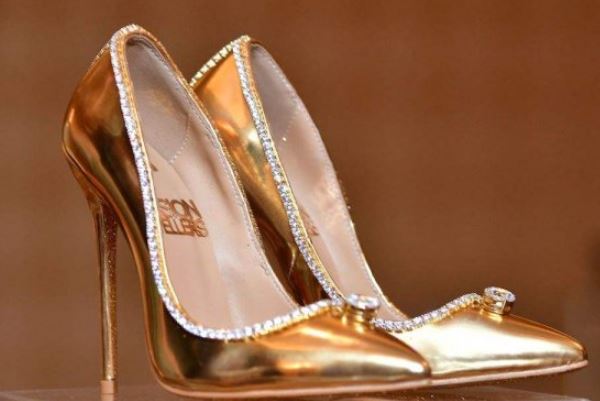 世界十大奢侈品女鞋图片